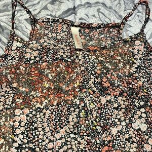 #896-(L) Bubble B brand spaghetti strap floral Tank Top, with front tie